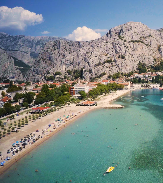 Omis-main-beach