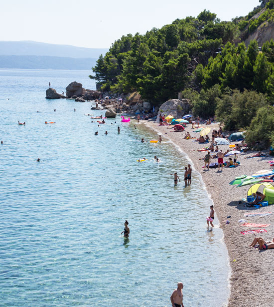 omis-riviera-pebbly-beaches